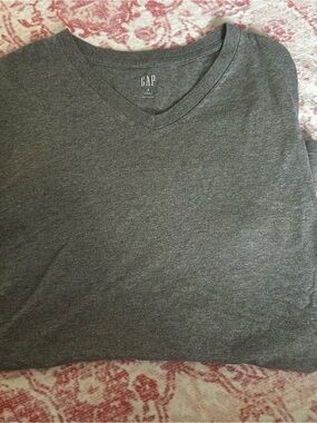 GAP Men's V-Neck Tee - Charcoal Gray
